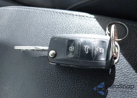 2014 Volkswagen Jetta 1.8T Se z USA, uszkodzony, nr VIN 3VWD17AJ2EM219560